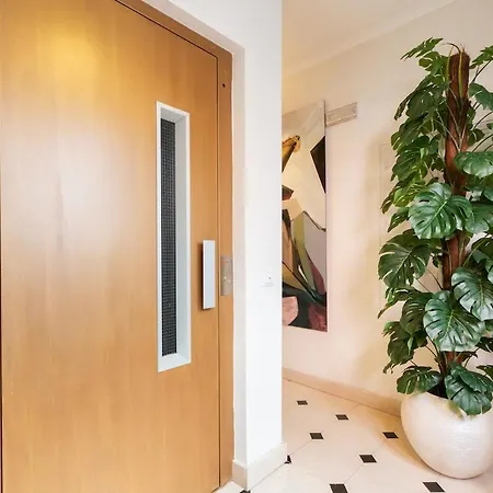 Apartment Exquisite Townhouse In Center- Private Garage & Terrace Lisbon