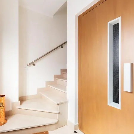 Exquisite Townhouse In Center- Private Garage & Terrace Lisbon
