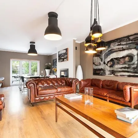 Exquisite Townhouse In Center- Private Garage & Terrace
