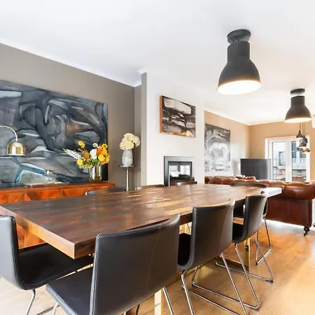 Apartment Exquisite Townhouse In Center- Private Garage & Terrace Lisbon