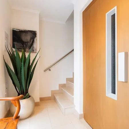 Exquisite Townhouse In Center- Private Garage & Terrace Apartment *