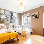 Exquisite Townhouse In Center- Private Garage & Terrace Lejlighed