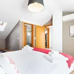 Exquisite Townhouse In Center- Private Garage & Terrace