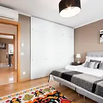 Exquisite Townhouse In Center- Private Garage & Terrace * Lisboa