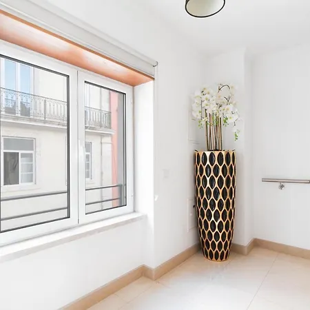 Apartment Exquisite Townhouse For 8 In Lisbon City Center *