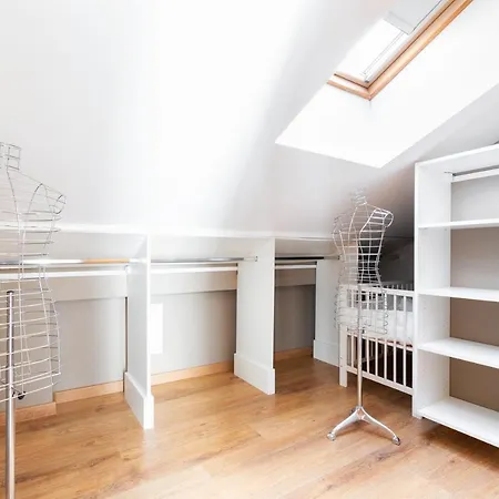 Exquisite Townhouse For 8 In Lisbon City Center