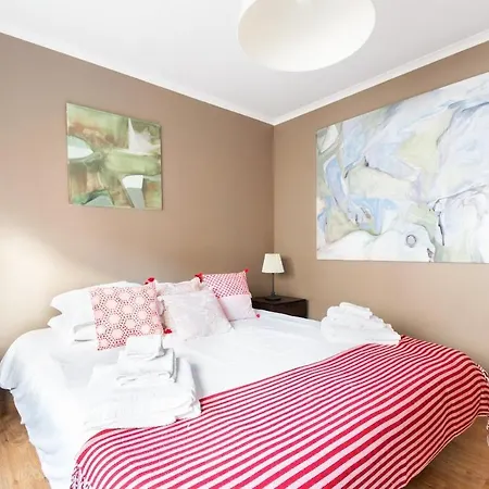 Apartment Exquisite Townhouse For 8 In Lisbon City Center