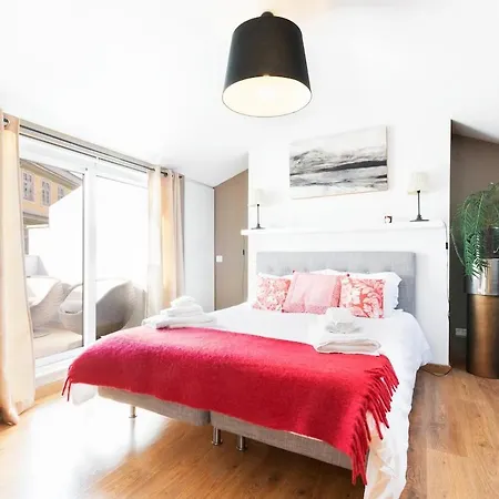 Exquisite Townhouse For Up To 8 In Center Lizbona