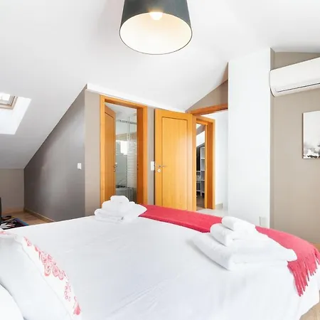 Exquisite Townhouse For 8 In Lisbon City Center