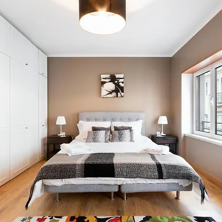 Apartment Exquisite Townhouse For 8 In Lisbon City Center *