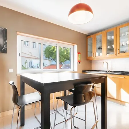 Exquisite Townhouse For Up To 8 In Center Lizbona