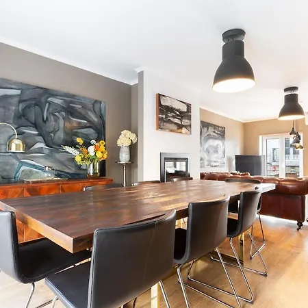 Exquisite Townhouse In Center- Private Garage & Terrace アパート *