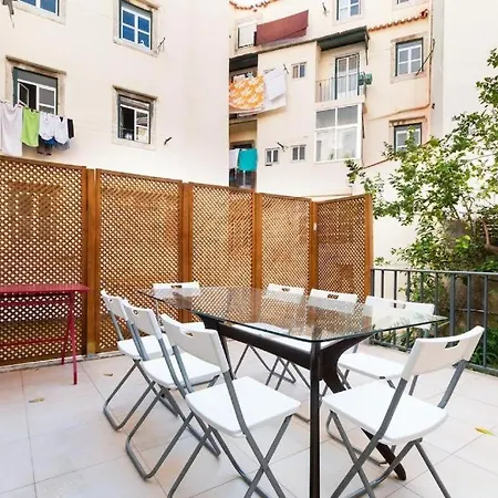 Exquisite Townhouse For Up To 8 In Center Lägenhet