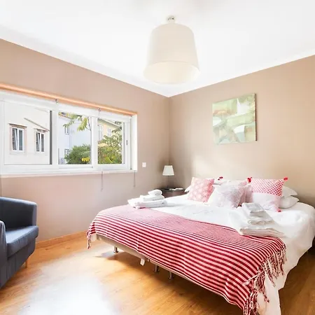 Exquisite Townhouse For Up To 8 In Center Lägenhet