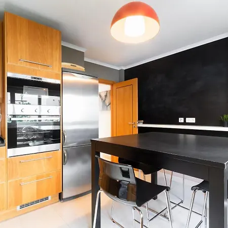 Exquisite Townhouse In Center- Private Garage & Terrace アパート