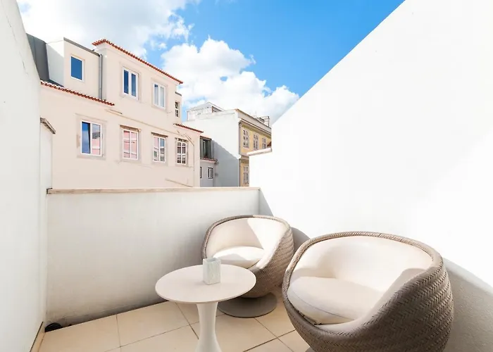 Exquisite Townhouse For Up To 8 In Center Lisboa