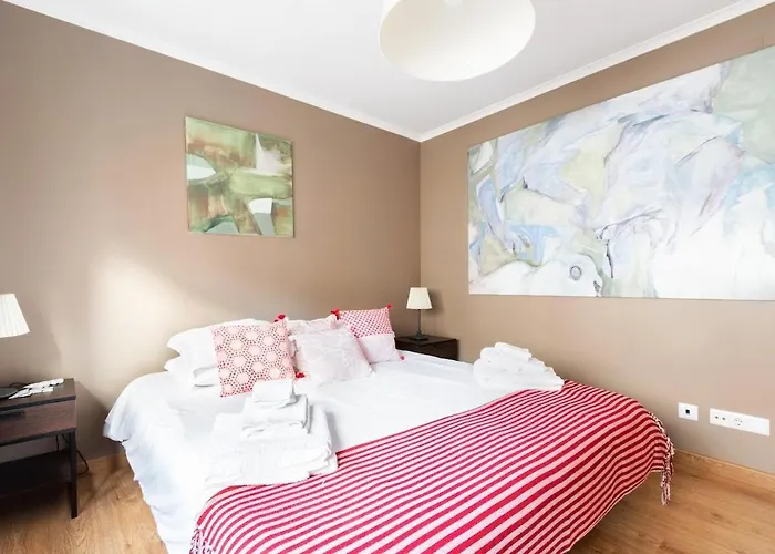 Lägenhet Exquisite Townhouse For Up To 8 In Center