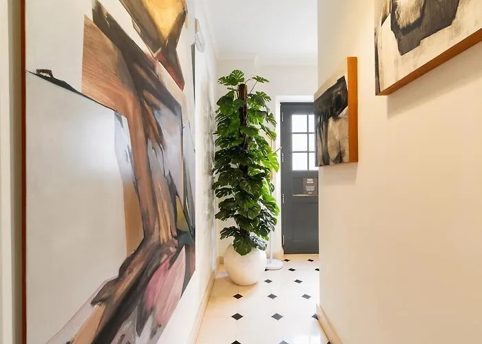 Exquisite Townhouse For Up To 8 In Center *