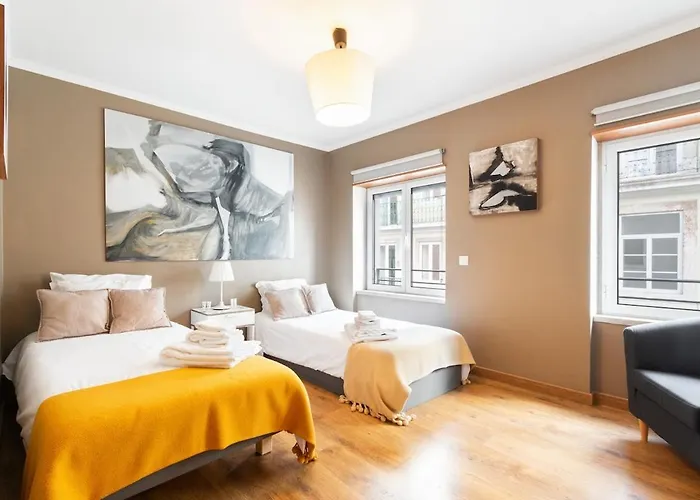 Exquisite Townhouse For Up To 8 In Center Lägenhet