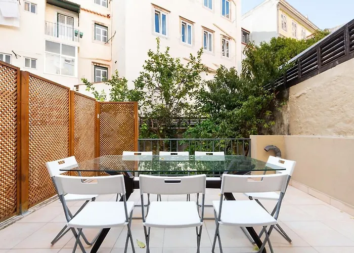 Lägenhet Exquisite Townhouse For Up To 8 In Center