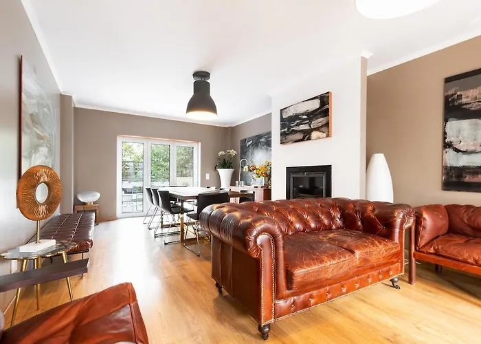 Exquisite Townhouse For Up To 8 In Center *