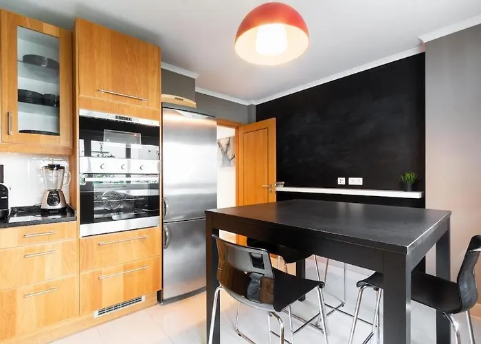 Exquisite Townhouse For Up To 8 In Center Lägenhet