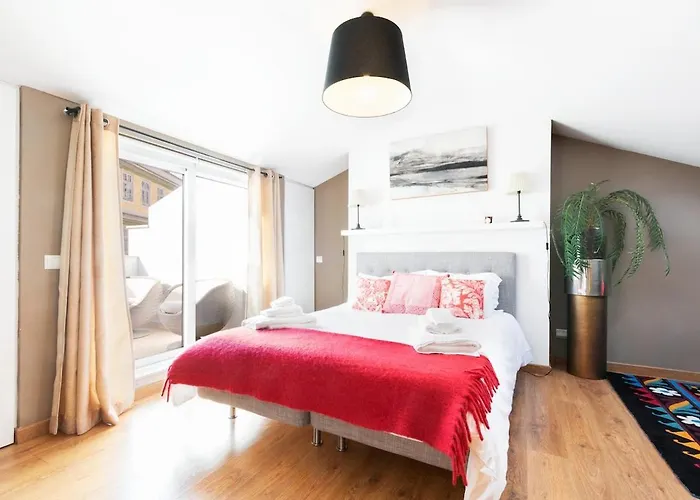 Lägenhet Exquisite Townhouse For Up To 8 In Center