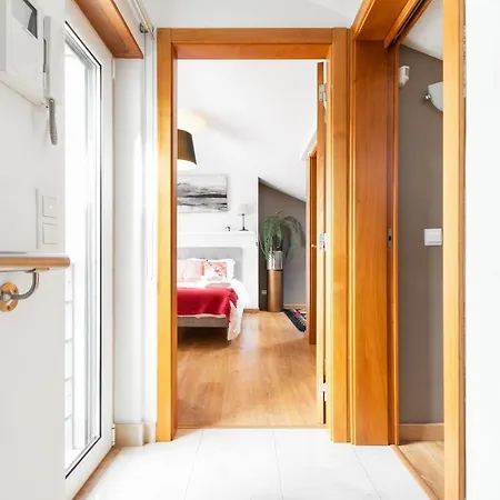 Exquisite Townhouse In Center- Private Garage & Terrace Appartamento Lisbona