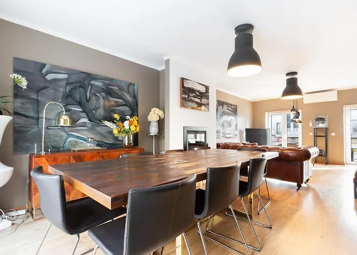 Exquisite Townhouse For Up To 8 In Center Apartmán *
