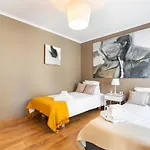 Exquisite Townhouse In Center- Private Garage & Terrace