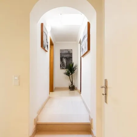 Exquisite Townhouse For Up To 8 In Center Apartman